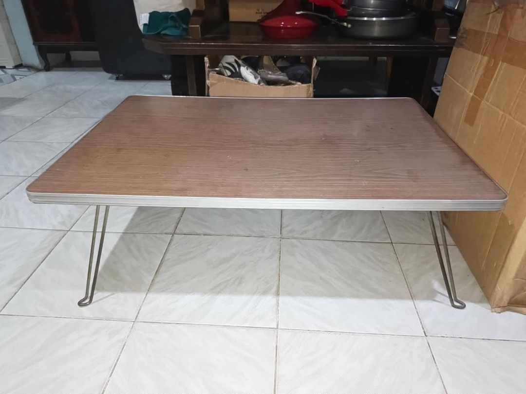 Foldable Wooden Center Table (Category: Tables & Sets) located in Cebu City. Submitted by turuuru8992423 (Listing ID 1454646680, Image 2). Description: Foldable Wooden Center Table Condition: Used - Good — some scratches. Size: L90 x W60 x H28cm.