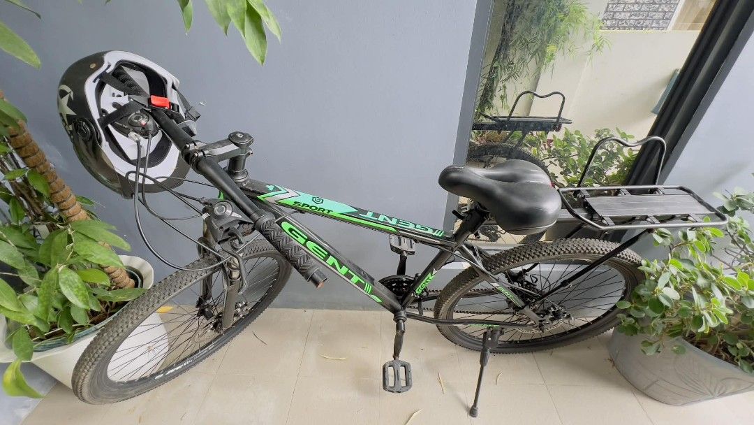 Giant Mountain Bike with Rear Rack (Category: Bicycles) located in Manila. Submitted by gentlefire.1f0e1d (Listing ID 1454618739, Image 3). Description: - Black and green Giant mountain bike - Equipped with a rear rack for carrying essentials - Handlebars feature integrated gear shifters and brake levers - Perfect for both daily commuting and exploring trails.