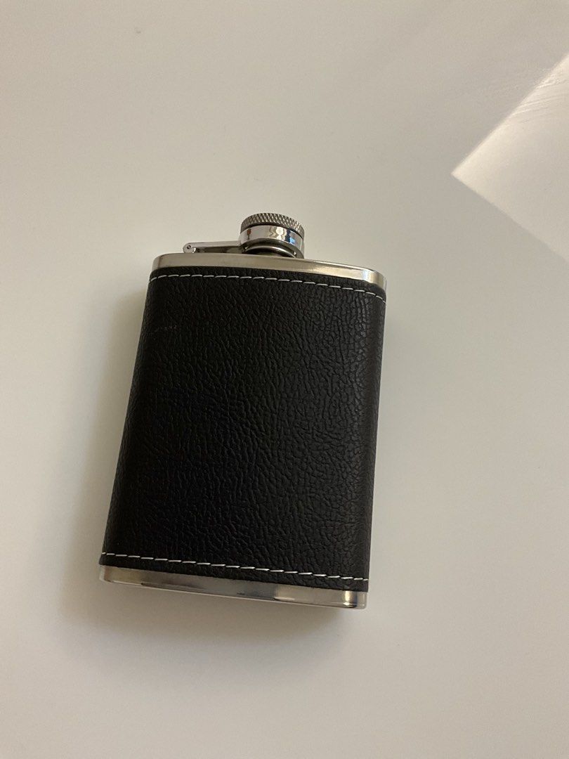 Gift set (Category: Gift Baskets & Hampers) located in Makati City. Submitted by bastetandfriends (Listing ID 1454568185, Image 3). Description: - tumbler - watch box - hip flask Take all for the price of one.