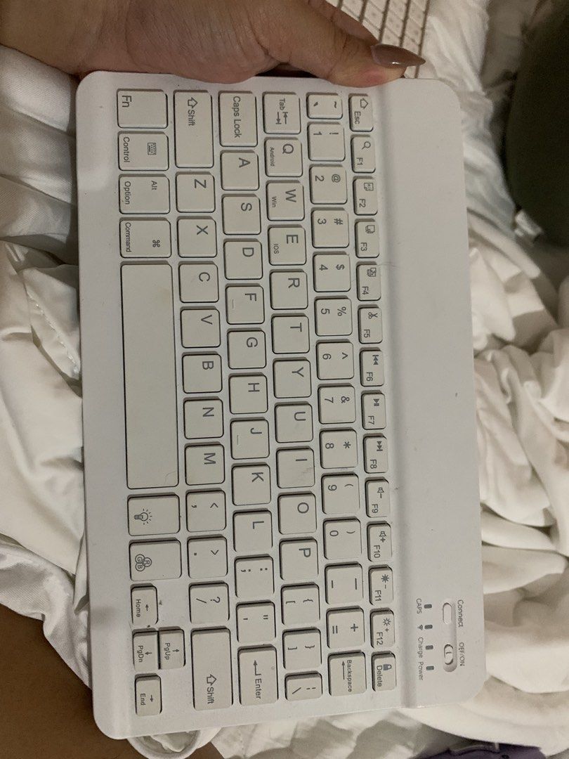 GOODGOO Wireless Bluetooth Keyboard White (Category: Computer Keyboard) located in Bulacan. Submitted by weewitty (Listing ID 1454630423, Image 1). Description: - White wireless keyboard - Connects via Bluetooth - Full QWERTY layout with function keys - Slim and portable design - Ideal for tablets or laptops - Tested and working - Includes charging cable.