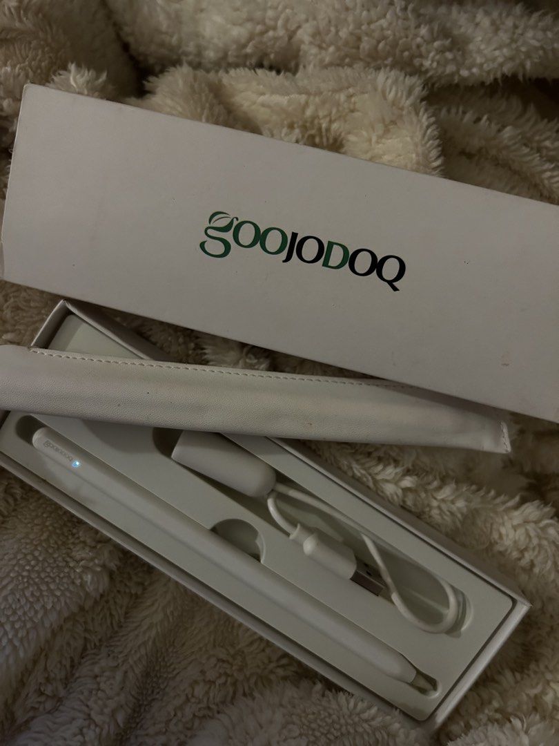 GOOJODOQ Stylus Pen with Charging Cable and Case (Category: Other Accessories) located in Lipa City. Submitted by onlykofiii (Listing ID 1454629687, Image 1). Description: - GOOJODOQ Stylus Pen - Color: White - Comes with charging cable - Includes protective case - Built-in light indicator - Ideal for drawing and note-taking.