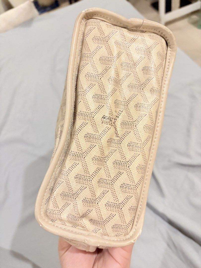 Goyard Tote Bag with Pouch (Category: Luxury Bags & Wallets) located in Caloocan City. Submitted by fierce_mica29 (Listing ID 1454606460, Image 2). Description: - Goyard tote bag - Color: Beige with signature all-over print - Includes matching pouch - Made in France - Ideal for everyday use - Spacious interior - Clear and distinct print.