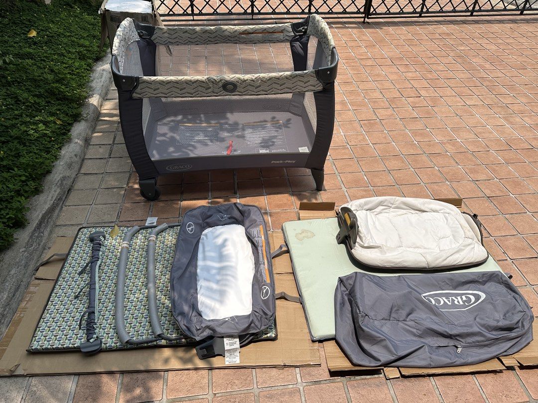 Graco Corralito Pack 'n Play Reversible Napper & Changer LX (Category: Cots & Cribs) located in Mandaluyong City. Submitted by bumbletumble (Listing ID 1454693901, Image 2). Description: - Graco Pack 'n Play - Reversible napper and changer included - Bassinet, mattress, and carrying bag also included - Perfect for home or travel - Easy to assemble and disassemble - All pieces accounted for.