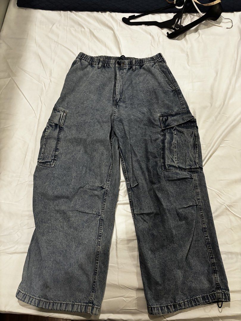 GU Super Wide Denim Cargo Pants (XL) (Category: Jeans) located in Muntinlupa City. Submitted by pd_burns (Listing ID 1454574174, Image 1). Description: Waist 34” Length 41” - Baggy wash denim cargo pants - Elastic waistband with drawstring - Multiple side pockets - Wide leg fit - Perfect for a casual outfit.