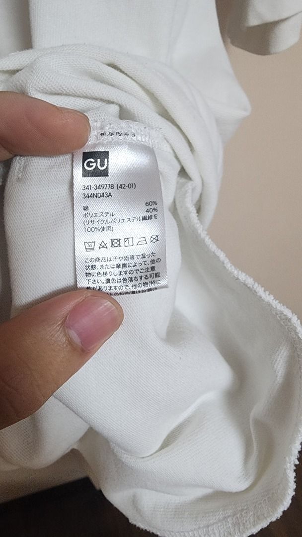 GU White Half Zip Sweatshirt (Category: Tshirts & Polo Shirts ) located in Mandaluyong City. Submitted by declutteriz (Listing ID 1454729068, Image 2). Description: -Size M on tag -Adjustable width -10/10 condition -Preloved item -PM for measurements -Shipping fee not included.