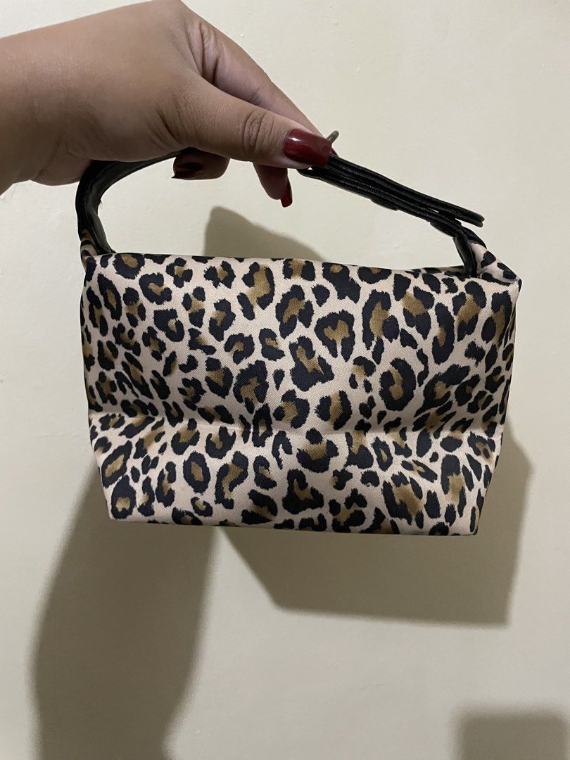 Guess Vintage Leopard Pouch (Category: Purses & Pouches) located in Magalang. Submitted by bncdb (Listing ID 1454663654, Image 3). Description: Guess Y2K Leopard Vintage Pouch - in good condition - minimal signs of wear RFS: decluttering.