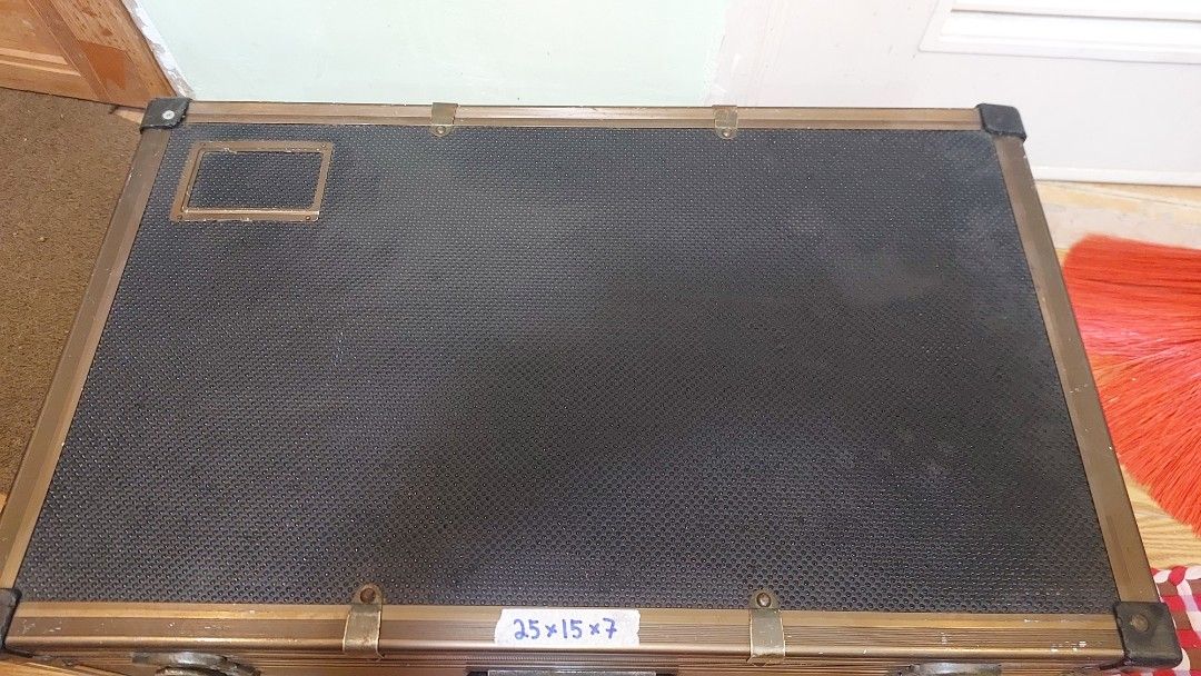 Hardcase size 25x15x7 inch (Category: Storage Boxes & Baskets) located in Baliuag. Submitted by papa.gardz (Listing ID 1454599740, Image 2). Description: - Sturdy hard-shell case with a sleek black textured top and elegant removable dividers to perfectly fit your items. - Foam-padded lid for added protection. - Exterior label clearly shows dimensions: 25x15x7. .