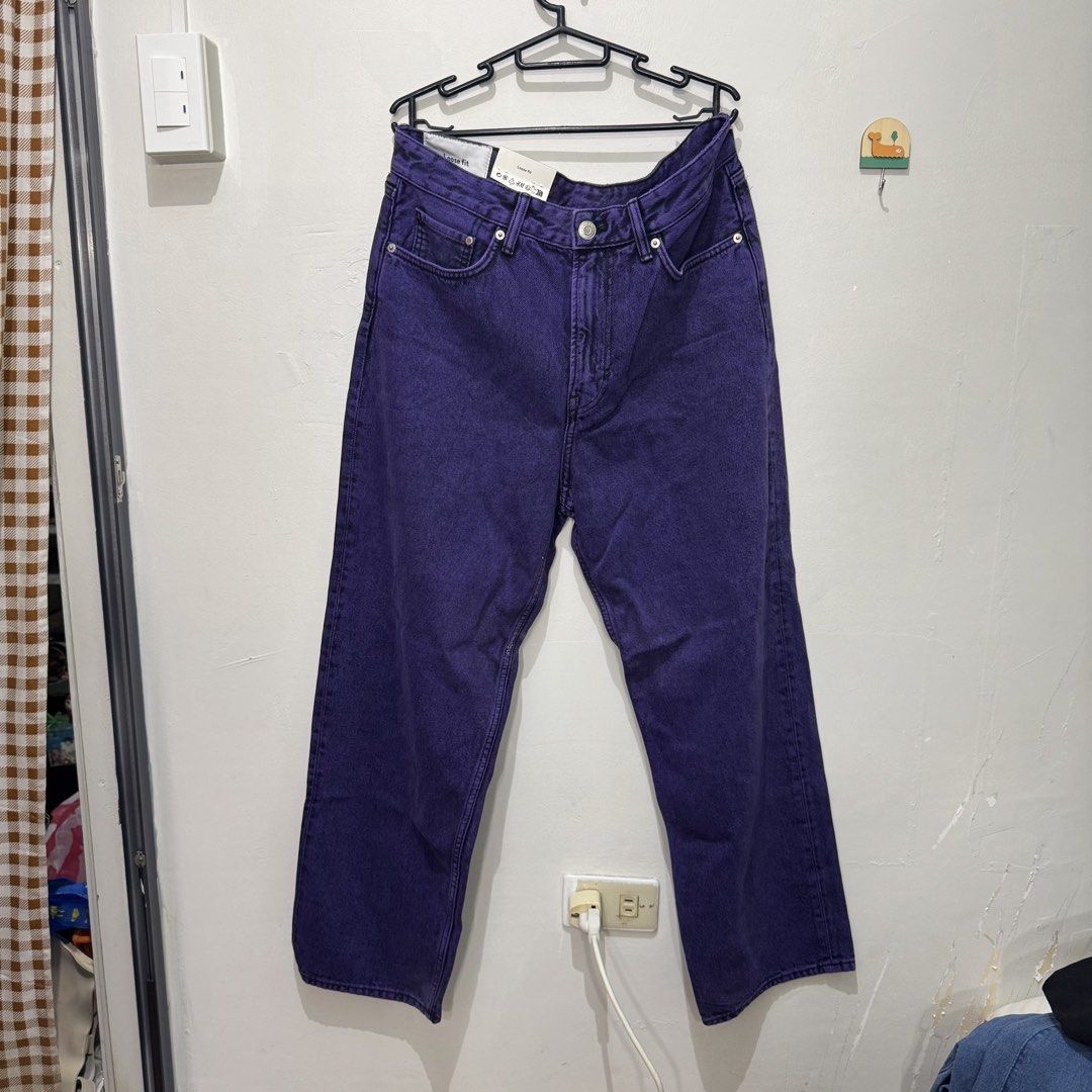 H&M mens pants (Category: Jeans) located in Malabon City. Submitted by shnit (Listing ID 1454648962, Image 1). Description: Brand new H&M purple jeans pants W34 L30 Loose fit Bnew and never been used P299 only 📍Malabon city Lalamove / JNT is ok ✅.
