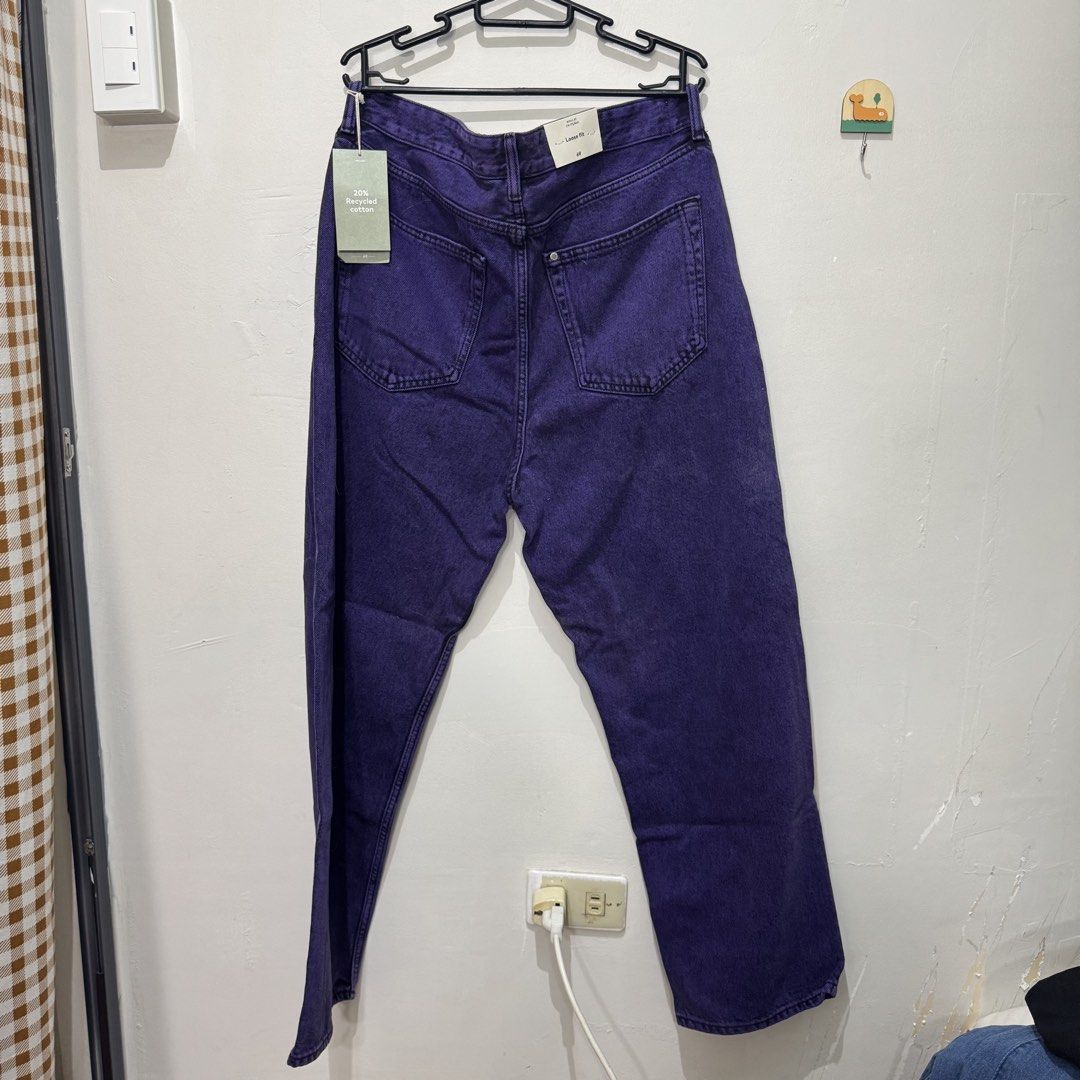 H&M mens pants (Category: Jeans) located in Malabon City. Submitted by shnit (Listing ID 1454648962, Image 2). Description: Brand new H&M purple jeans pants W34 L30 Loose fit Bnew and never been used P299 only 📍Malabon city Lalamove / JNT is ok ✅.