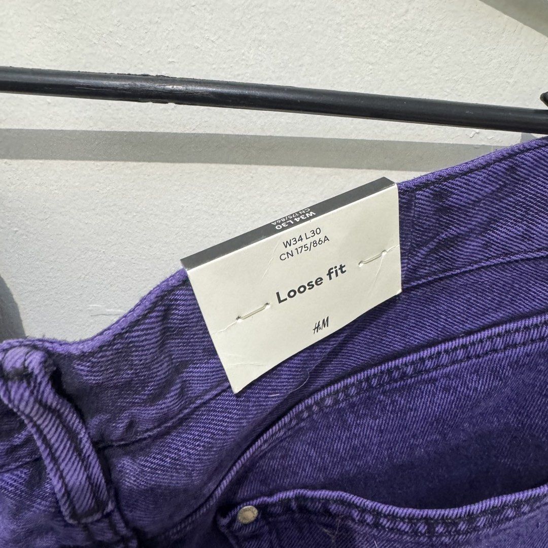 H&M mens pants (Category: Jeans) located in Malabon City. Submitted by shnit (Listing ID 1454648962, Image 3). Description: Brand new H&M purple jeans pants W34 L30 Loose fit Bnew and never been used P299 only 📍Malabon city Lalamove / JNT is ok ✅.