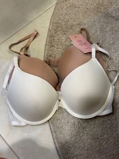 (Category: ) located in . Submitted by 404wardrobenospace (Listing ID 1454741923, Image 1). Description: .