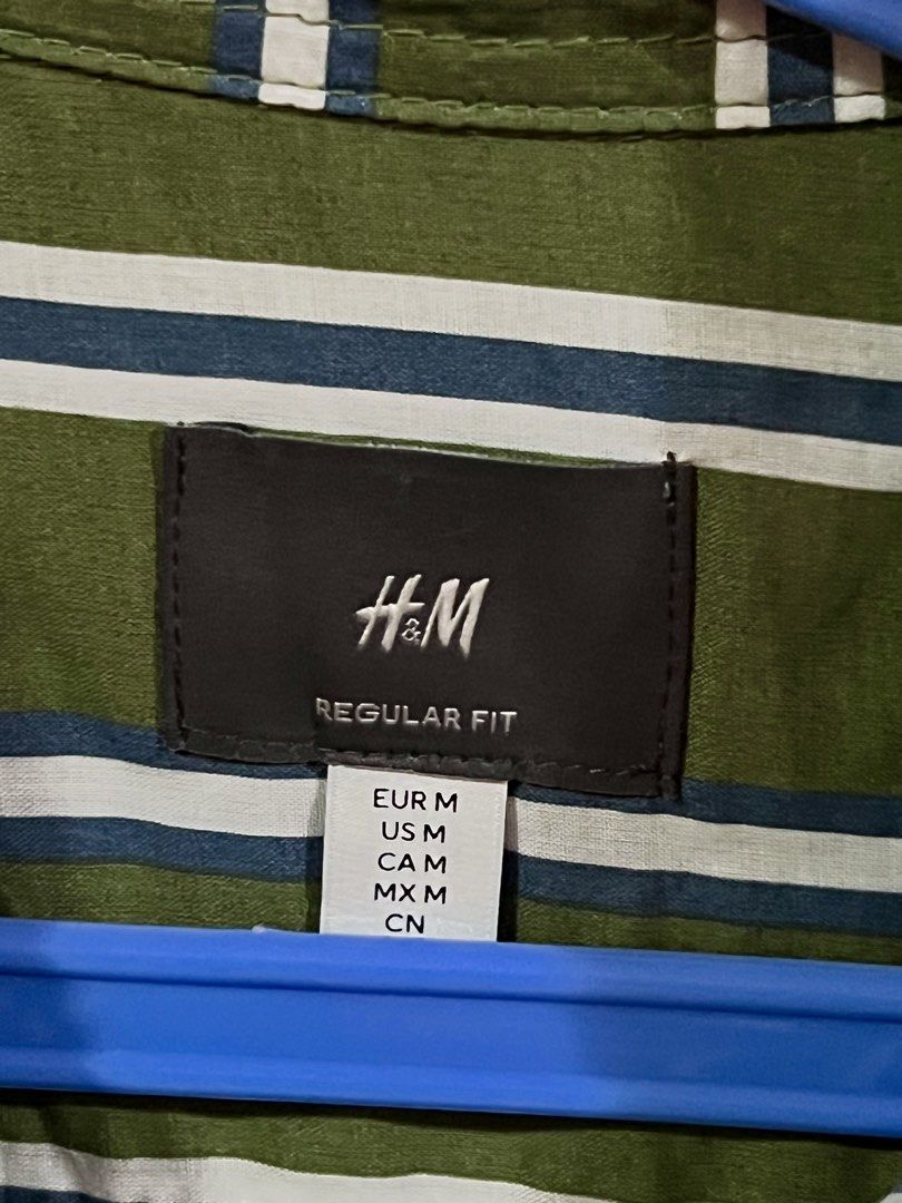 H&M Regular Fit Short-Sleeved Shirt (M) (Category: Tshirts & Polo Shirts ) located in Quezon City. Submitted by enzocordero7 (Listing ID 1454736140, Image 3). Description: includes: - a size M, regular-fit H&M short-sleeved shirt in pink with blue and white stripes dimensions: - length = ~28 inches - shoulder width = ~16.5 inches - chest width (pit to pit) = ~21 inches mode of payment: - bank transfer, cash, or GCash - shipping fees (if any) will