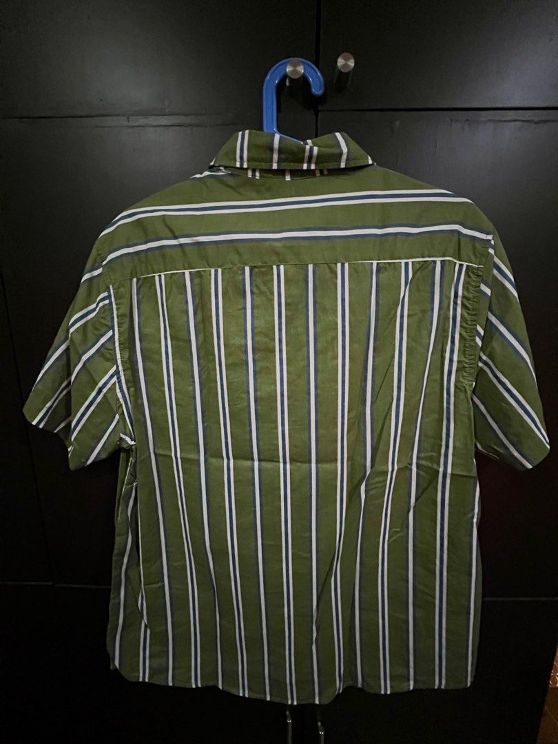 H&M Regular Fit Short-Sleeved Shirt (M) (Category: Tshirts & Polo Shirts ) located in Quezon City. Submitted by enzocordero7 (Listing ID 1454736140, Image 2). Description: includes: - a size M, regular-fit H&M short-sleeved shirt in pink with blue and white stripes dimensions: - length = ~28 inches - shoulder width = ~16.5 inches - chest width (pit to pit) = ~21 inches mode of payment: - bank transfer, cash, or GCash - shipping fees (if any) will