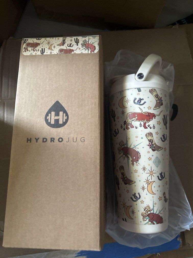 HydroJug Insulated Protein Shaker Bottle 24oz (Category: Water Bottles & Tumblers) located in Quezon City. Submitted by cai_wong (Listing ID 1454628912, Image 1). Description: .
