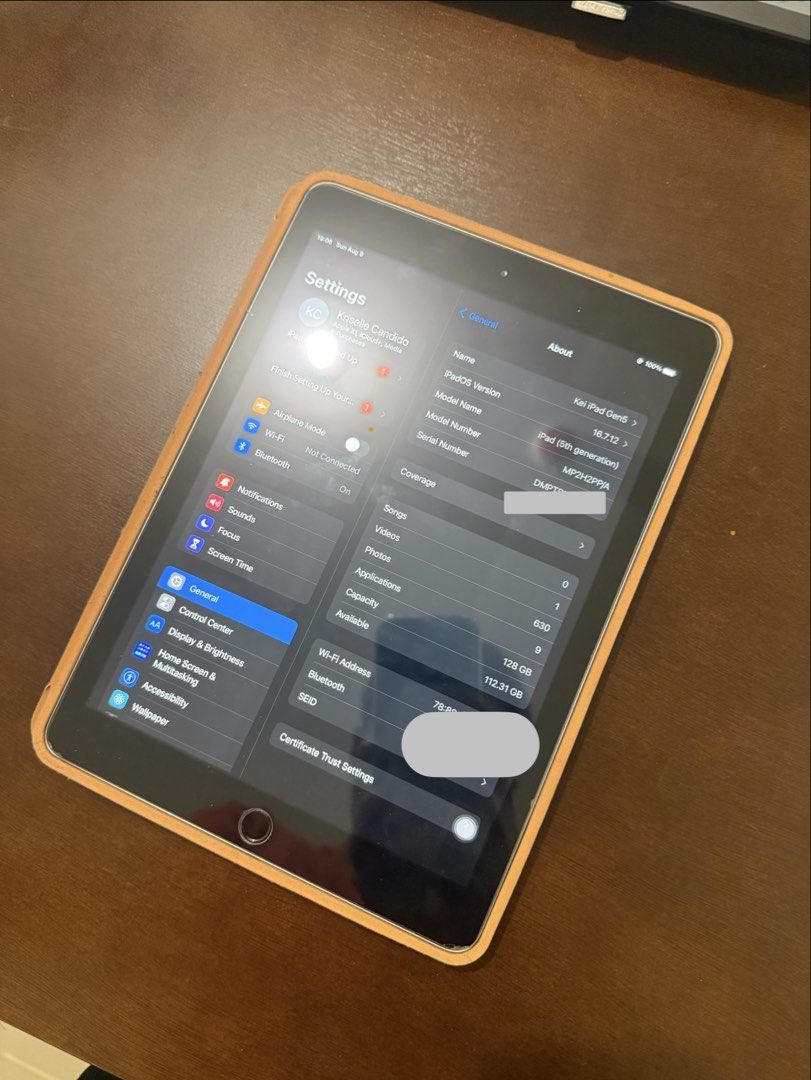 Ipad 5th generation (Category: iPad) located in Makati City. Submitted by intjminimalist (Listing ID 1454696824, Image 1). Description: I’m decluttering..