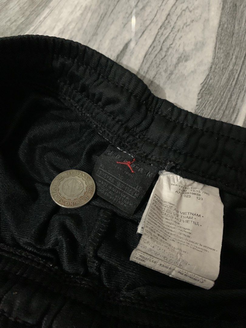 JORDAN (Category: Joggers) located in Dinalupihan. Submitted by edthrifted (Listing ID 1454585708, Image 3). Description: NIKE AIR JORDAN JUMP MAN KIDS 13-15 YRS OLD ₱500+sf Size- M Length-39 Width-26-32 Like New Colorate: 9.5/10 Good condition Excellent Fresh From bale Issue: Minimal hairline Kita sa pic. Jnt/Gcash Bataan loc.