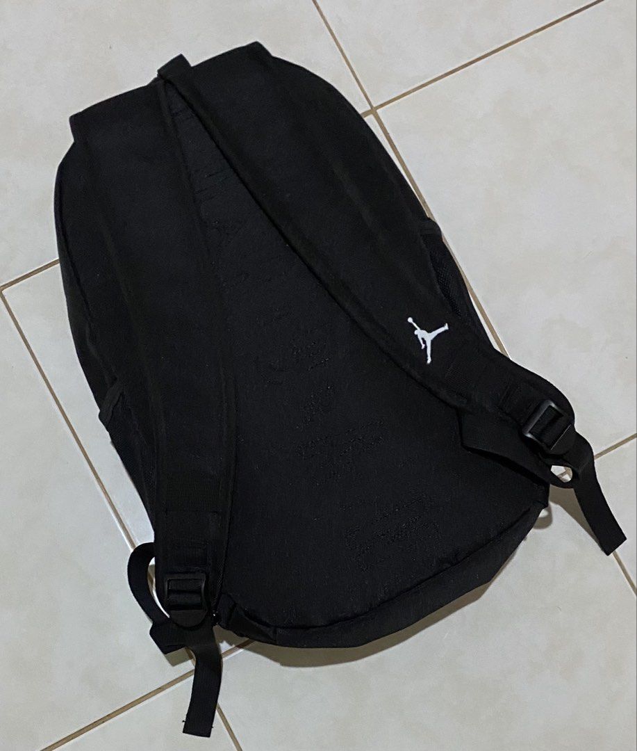 Jordan Jersey Backpack (Category: Backpacks) located in Cavite. Submitted by drip_syndicate (Listing ID 1454724432, Image 3). Description: -25 LITERS CONDITION: 9.8/10 COLOR RATE: 9.8/10 NO ISSUE .