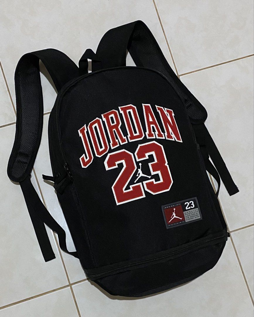 Jordan Jersey Backpack (Category: Backpacks) located in Cavite. Submitted by drip_syndicate (Listing ID 1454724432, Image 2). Description: -25 LITERS CONDITION: 9.8/10 COLOR RATE: 9.8/10 NO ISSUE .