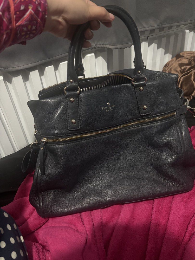 Kate spade bag (Category: Luxury Bags & Wallets) located in Mandaluyong City. Submitted by kylienicole.214 (Listing ID 1454566690, Image 3). Description: Laptop bag.