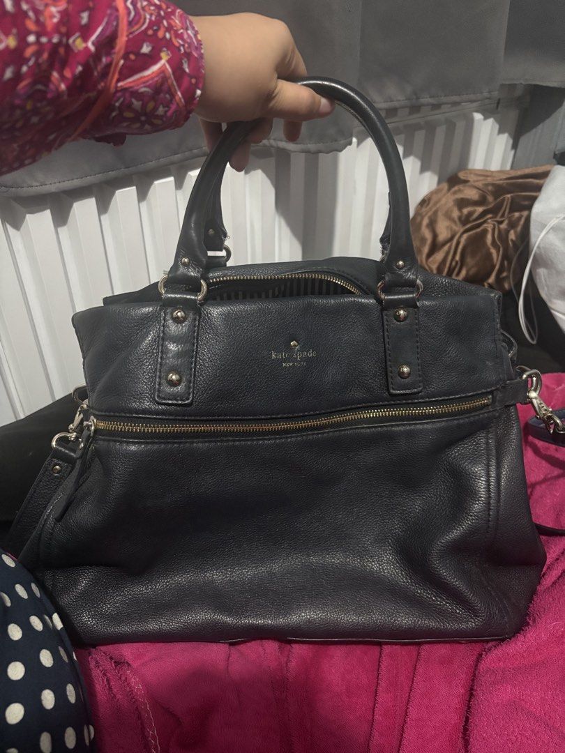 Kate spade bag (Category: Luxury Bags & Wallets) located in Mandaluyong City. Submitted by kylienicole.214 (Listing ID 1454566690, Image 1). Description: Laptop bag.