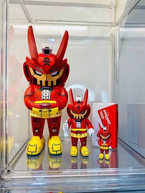 Kaws x Johnnie Walker Blue Label V63 Figure Set (Category: Vintage Collectibles) located in Manila. Submitted by erolljames50196 (Listing ID 1454742772, Image 2). Description: - Kaws x Johnnie Walker Blue Label V63 Figure Set - Includes: 14in Mega Edition, 5in Macro Edition, 3in Micro Edition - All figures come with original boxes - Certificates of Authenticity (COAs) included - Limited edition collectible - Perfect for Kaws and Johnnie Walker en
