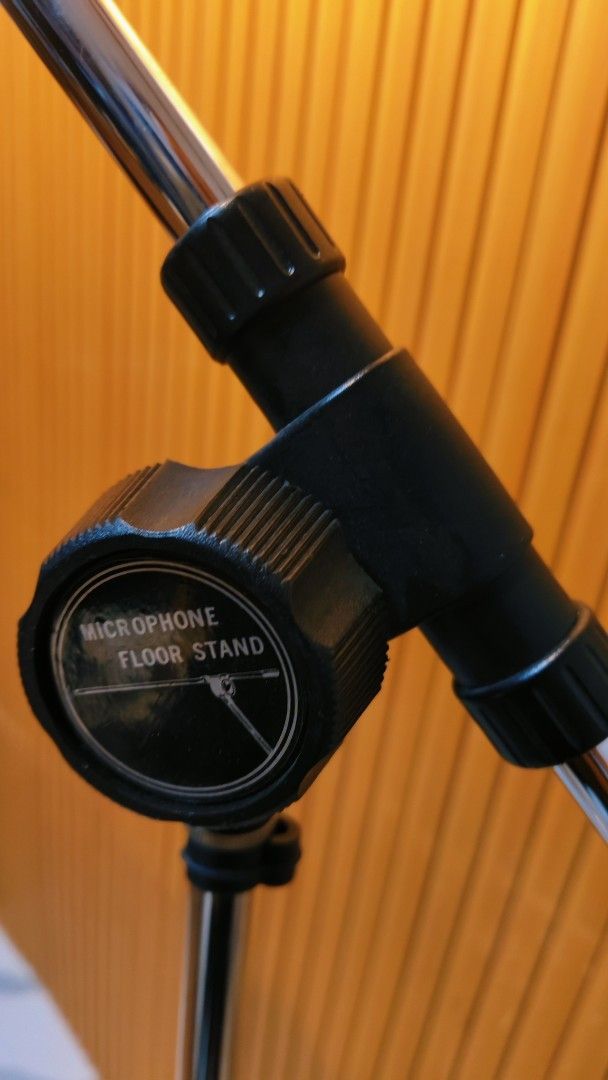 Kikutani MS-400 Microphone Floor Stand (Category: Microphones) located in Bulacan. Submitted by babz30261 (Listing ID 1454673456, Image 2). Description: - Kikutani MS-400 Microphone Floor Stand - Sturdy tripod base for stability - Adjustable height and boom arm for versatile positioning - Includes microphone clip - Ideal for recording sessions and live performances - Fully functional with minor signs of use.