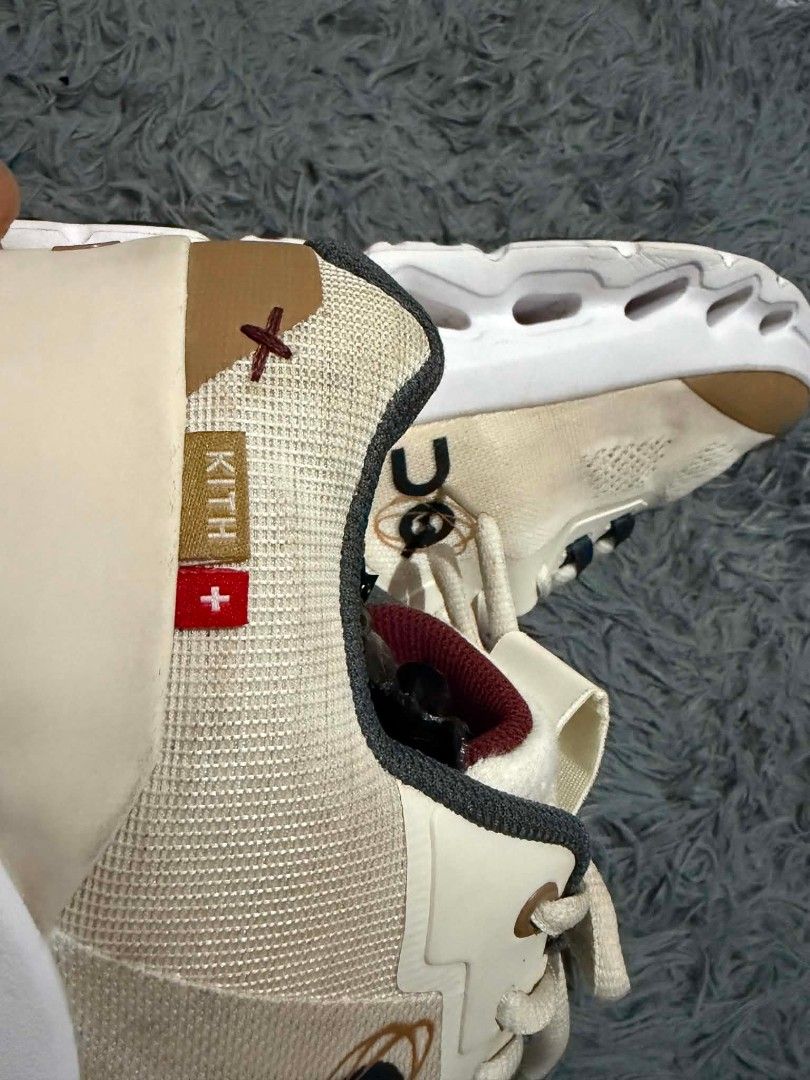 Kith x On Running Roger Federer Cloud 5 Shoes (Category: Sneakers) located in Daraga. Submitted by argarinang25024 (Listing ID 1454708710, Image 1). Description: - Kith x On Running Collaboration - Roger Federer Edition - Model: Cloud 5 - Colorway: Beige and Brown - Size: US 10/ UK 9.5 / EU 44 - Features Swiss flag detail - Ideal for running and casual wear.