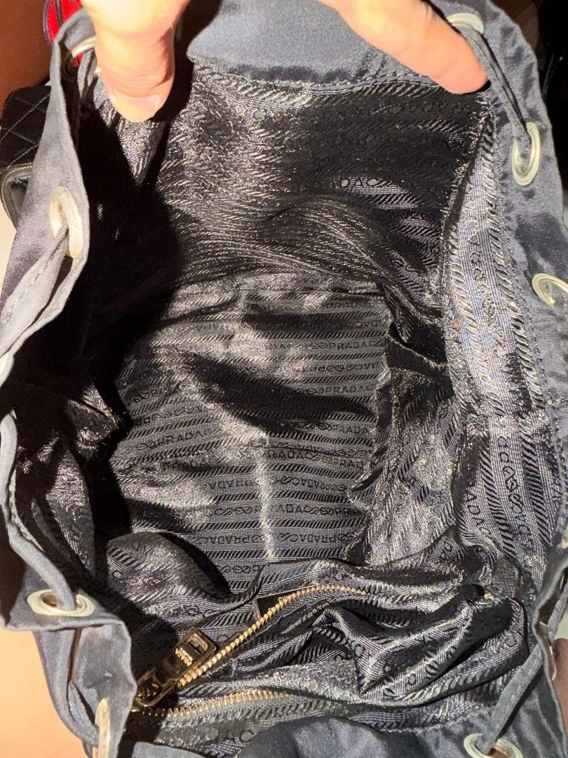 [lampo under zip] Prada backpack (Category: Backpacks) located in Surigao. Submitted by lilowearph (Listing ID 1454653459, Image 3). Description: Black na black.