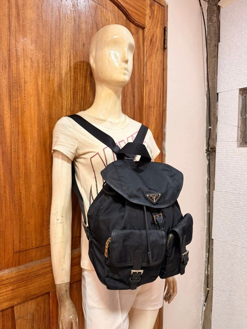 [lampo under zip] Prada backpack (Category: Backpacks) located in Surigao. Submitted by lilowearph (Listing ID 1454653459, Image 2). Description: Black na black.