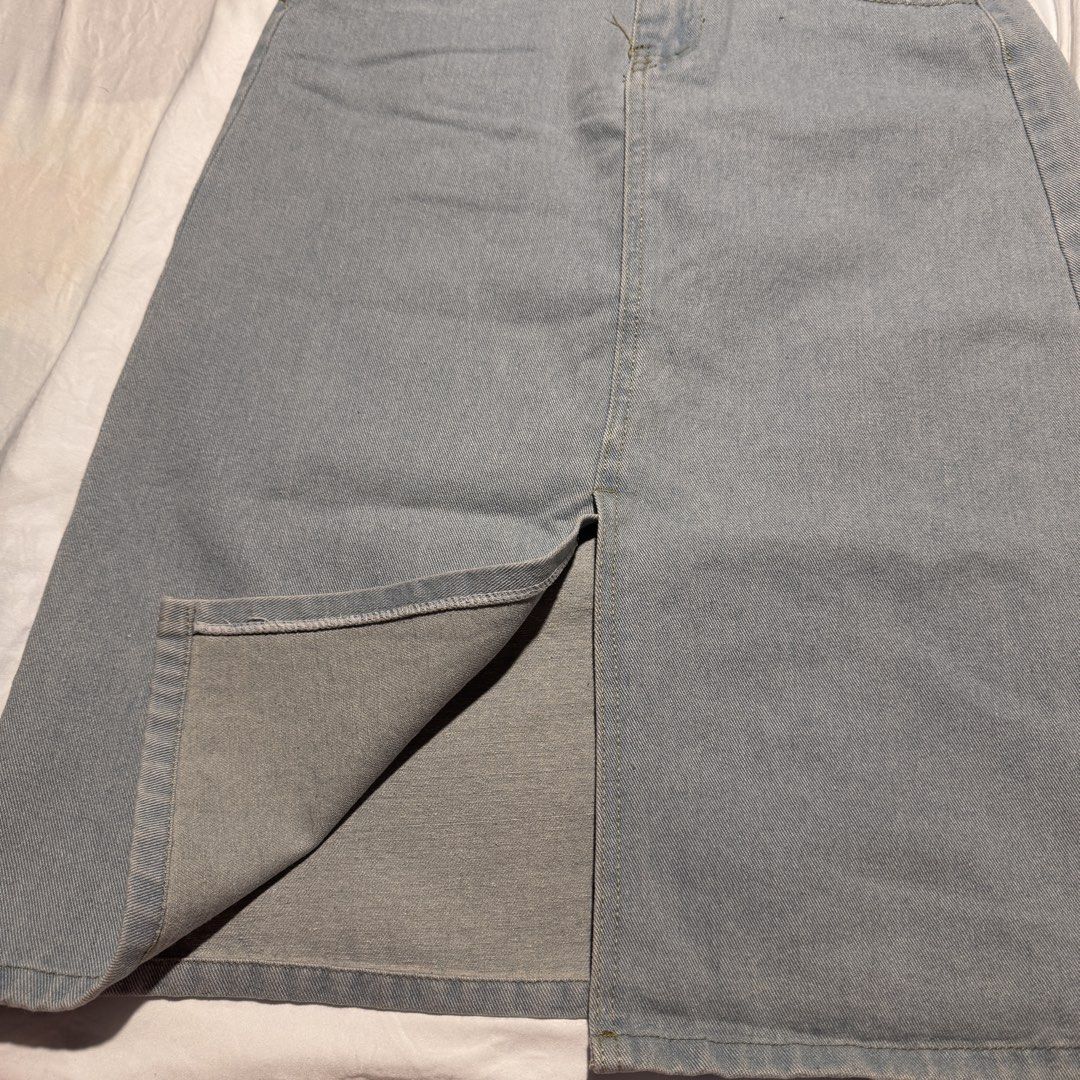 Light Wash Denim Midi Skirt with Front Slit (Category: Skirts) located in Rizal. Submitted by zlaaa_ (Listing ID 1454678439, Image 3). Description: - Light wash denim midi skirt - Front slit for easy movement - Classic five-pocket styling - Button and zip closure - Versatile for casual, everyday wear 📍Loc: Rod. Rizal 🚚 MOD: J&T, Lalamove (buyer shoulders shipping) 💳 MOP: Gcash, Maribank, or Bank Transfer ❗️Payment First Swipe for more photos M