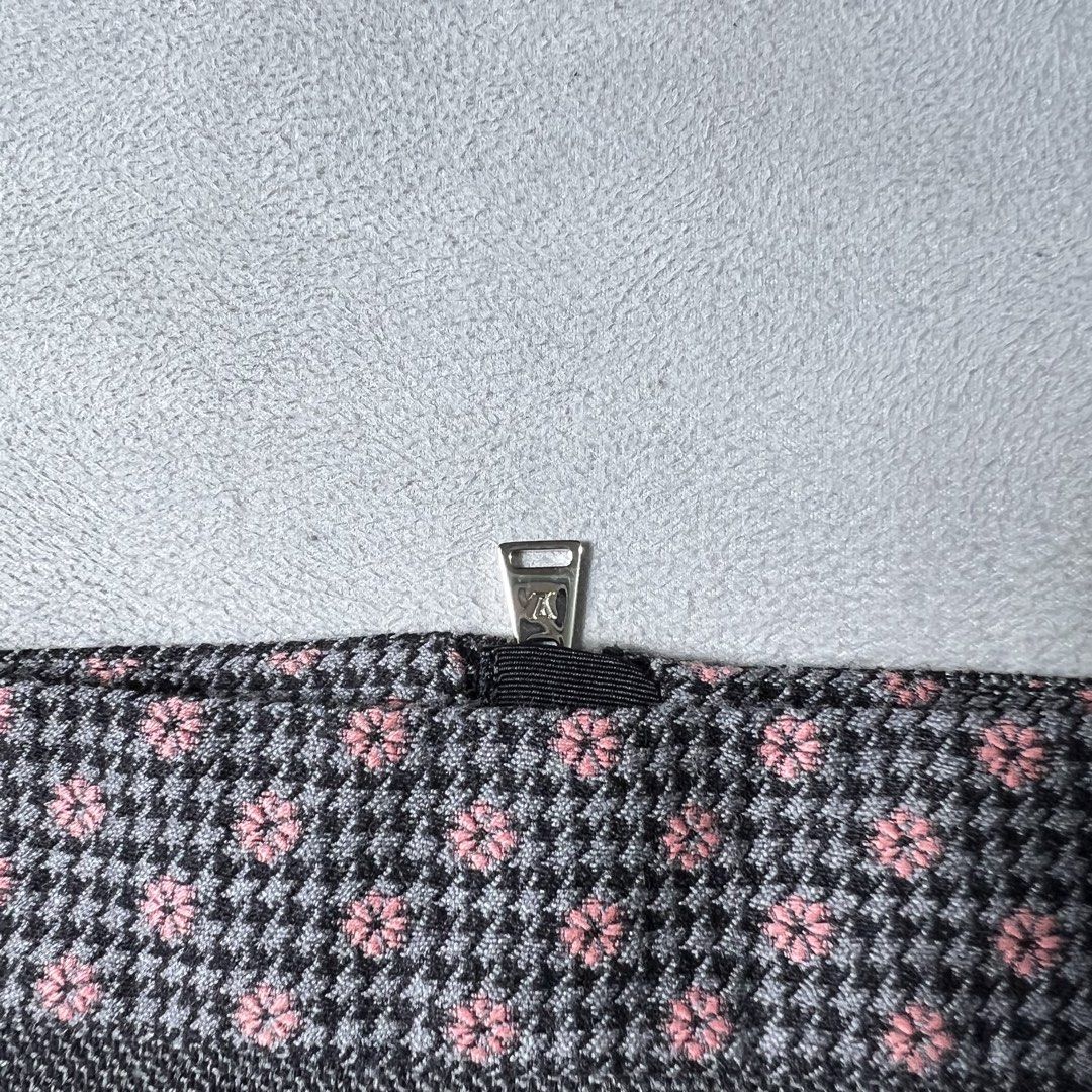 LOUIS VUITTON HOUNDSTOOTH SKIRT (Category: Luxury Apparel) located in Manila. Submitted by revise.ph_ (Listing ID 1454599572, Image 3). Description: LOUIS VUITTON HOUNDSTOOTH SKIRT Made in Tagged Size : Dimension Waist:29 Length:17 Inseam: Rise: Leg opening: Issue:Cut main tag Price:2,500 Free shipping via JNT.