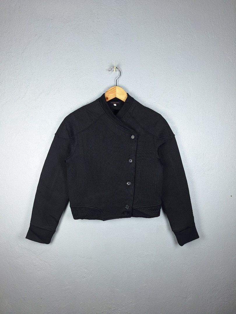 Louis Vuitton Uniforms Jacket (Category: Luxury Apparel) located in Sibulan. Submitted by studioxano (Listing ID 1454581864, Image 1). Description: LV UNIFORMS JACKET -P3000 or OFFER Size Small length 20.5 / Width 17.5 Excellent to new condi 10/10 color rate no issue.