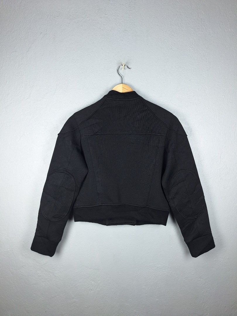 Louis Vuitton Uniforms Jacket (Category: Luxury Apparel) located in Sibulan. Submitted by studioxano (Listing ID 1454581864, Image 2). Description: LV UNIFORMS JACKET -P3000 or OFFER Size Small length 20.5 / Width 17.5 Excellent to new condi 10/10 color rate no issue.