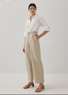 (Category: ) located in . Submitted by shopmywardrob.e (Listing ID 1454719546, Image 1). Description: .