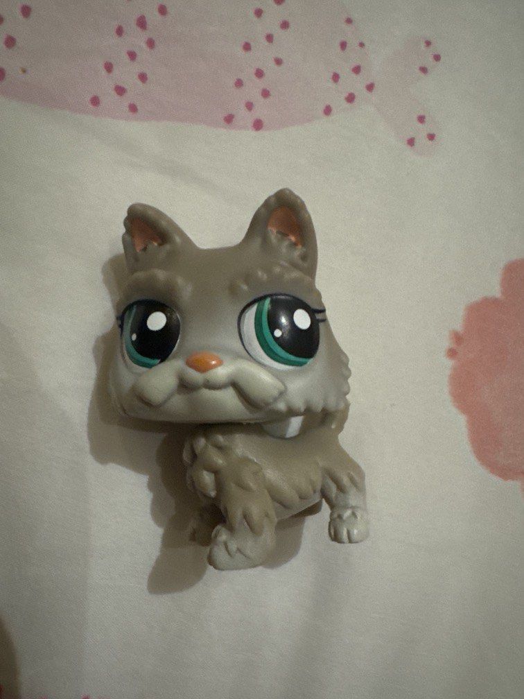 LPS Terrier (Category: Figurines & Statues) located in Manila. Submitted by valknosis (Listing ID 1454682183, Image 1). Description: GCASH PAYMENT ❄️SF covered by buyer❄️ Can be lowered to 200.