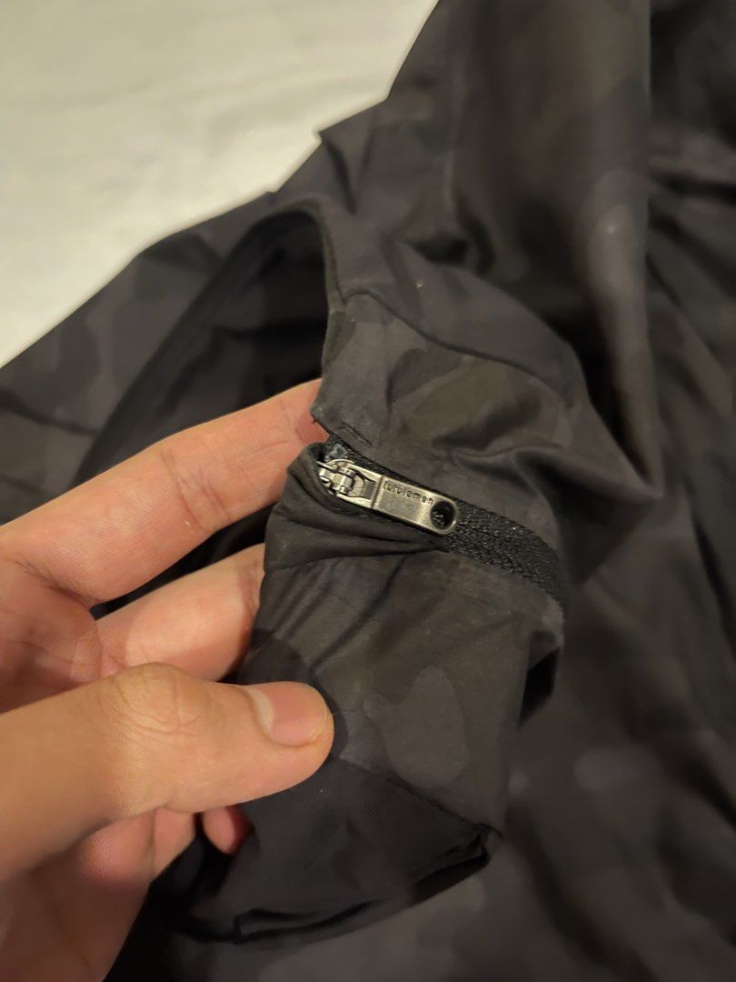 Lululemon Running/Active Jacket (Category: Activewear) located in Quezon City. Submitted by yuuuujiro.hanma (Listing ID 1454698092, Image 3). Description: Lululemon Surge jacket camo - 27x22 inches - Rarely used - Good condition - very lightweight - ventilated.