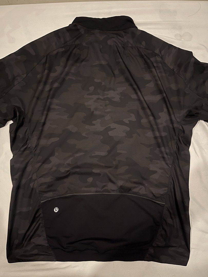 Lululemon Running/Active Jacket (Category: Activewear) located in Quezon City. Submitted by yuuuujiro.hanma (Listing ID 1454698092, Image 2). Description: Lululemon Surge jacket camo - 27x22 inches - Rarely used - Good condition - very lightweight - ventilated.