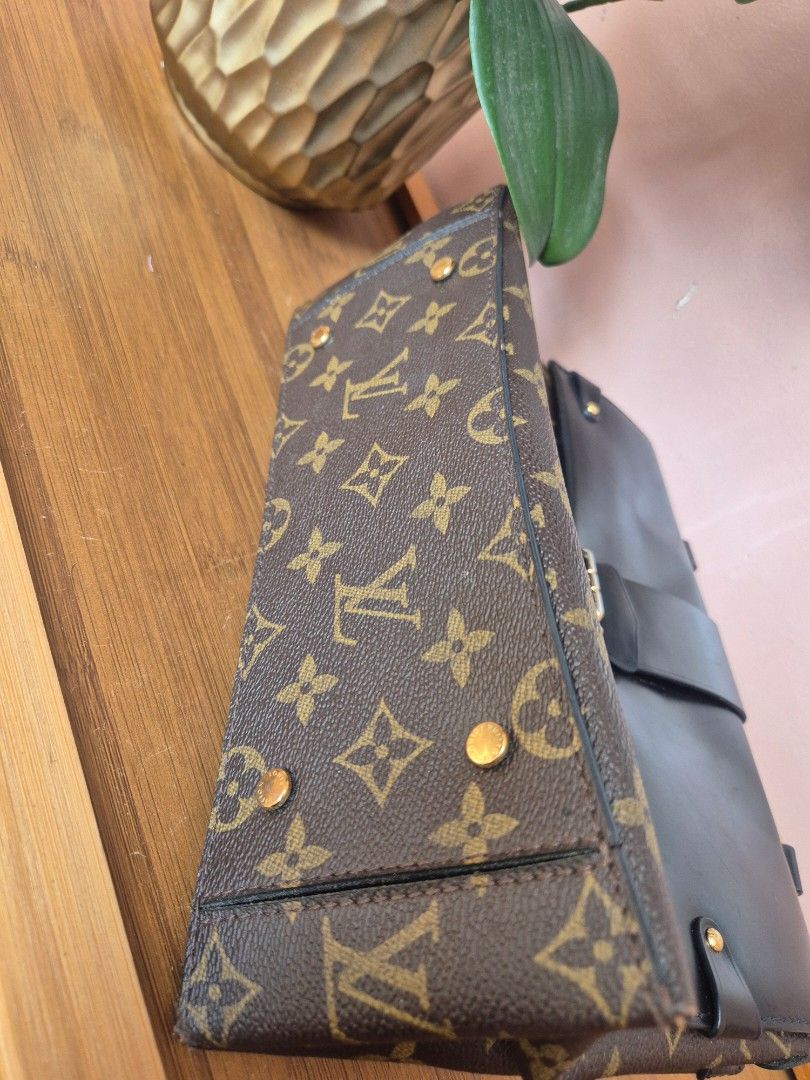 LV (Category: Cross-body Bags) located in Lapu Lapu. Submitted by nancy_luxeshoppe (Listing ID 1454570867, Image 3). Description: missing sling no flaws.