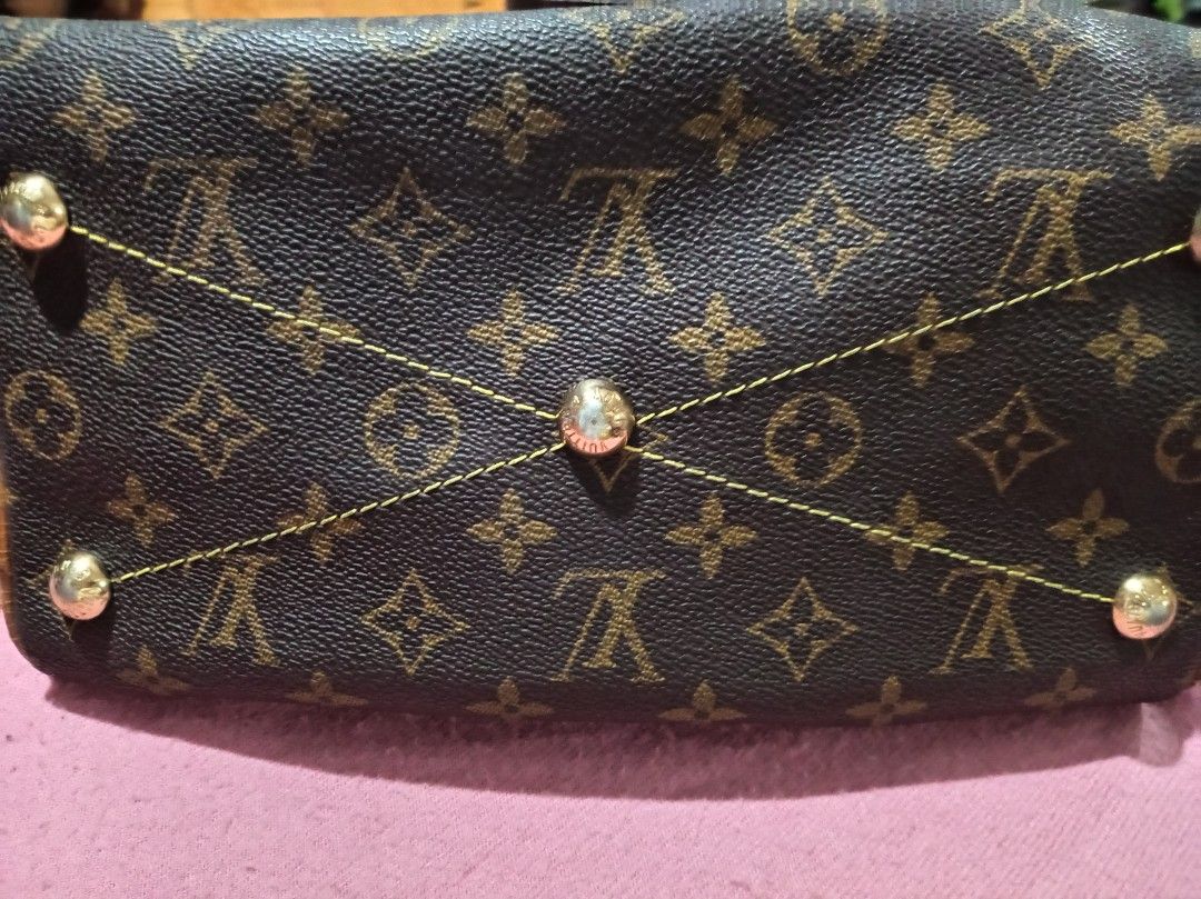 LV hand bag project bag (Category: Luxury Bags & Wallets) located in Malolos. Submitted by shoptokyothrift (Listing ID 1454602395, Image 3). Description: Vintage LV No sling As is Project bag.