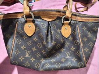 (Category: ) located in . Submitted by shoptokyothrift (Listing ID 1454602395, Image 1). Description: .