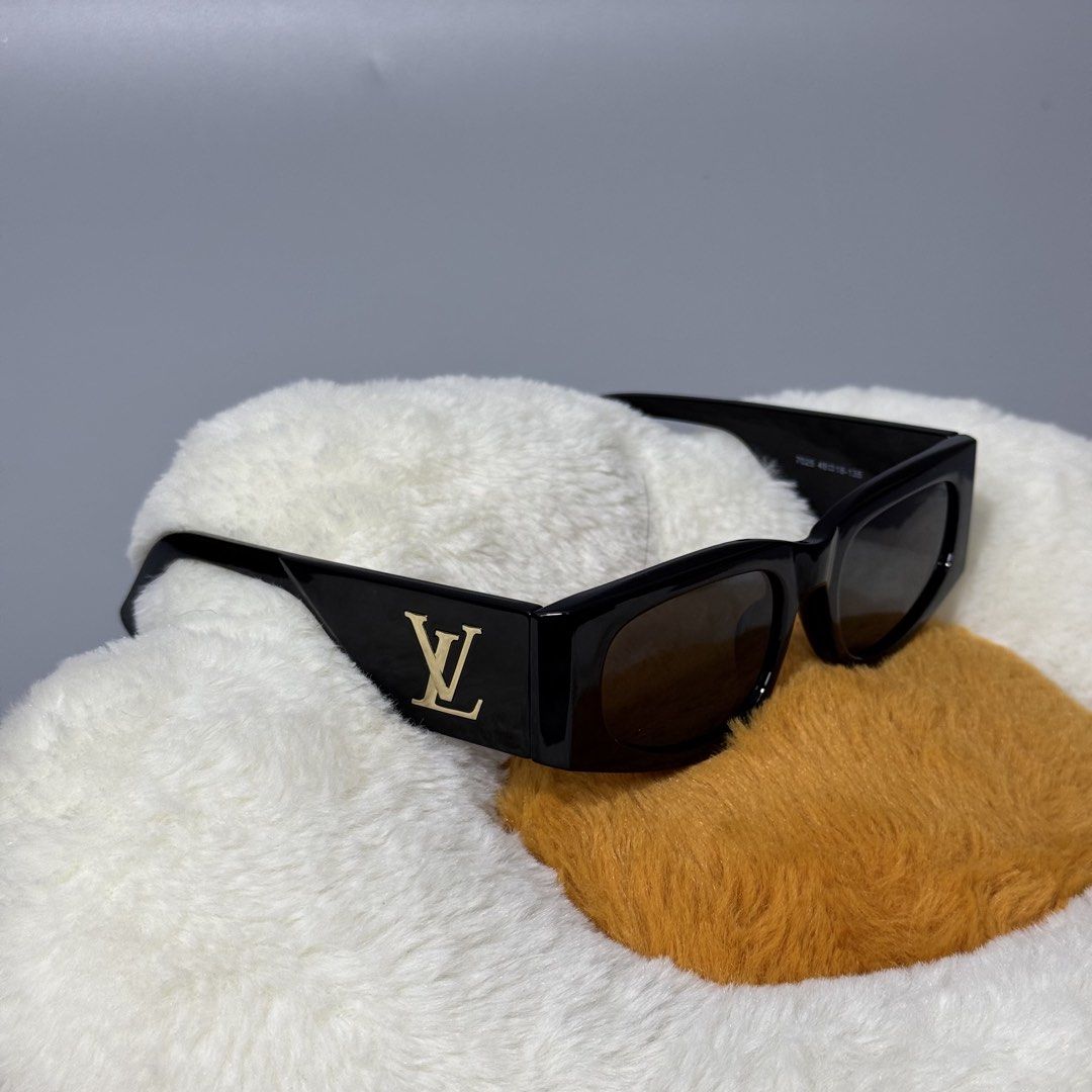 Lv shades (Category: Luxury Accessories) located in Tarlac. Submitted by theluxegrmnts (Listing ID 1454642536, Image 1). Description: No issue Like new Coded Japan box.