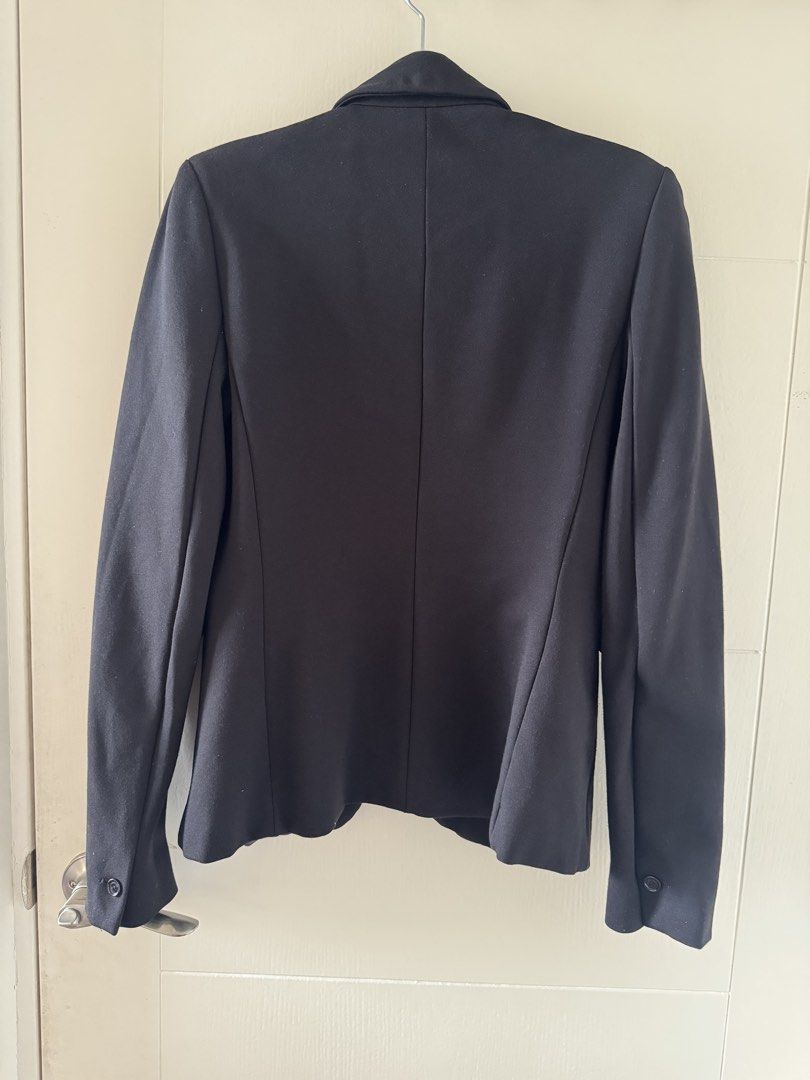 Mango MNG Blazer Jacket (Category: Coats, Jackets and Outerwear) located in Quezon City. Submitted by mikarchives (Listing ID 1454651926, Image 2). Description: - Classic black blazer from MNG - Single button closure - Fully lined interior with shoulder pads - Fits XS to Medium.