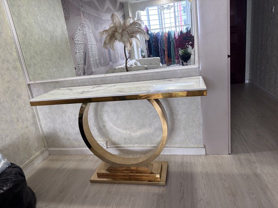Marble console table (Category: Tables & Sets) located in Singapore. Submitted by surajudensuhail (Listing ID 1454576771, Image 2). Description: W 140cm H85cm D 40cm Pls arrange your own transportation .