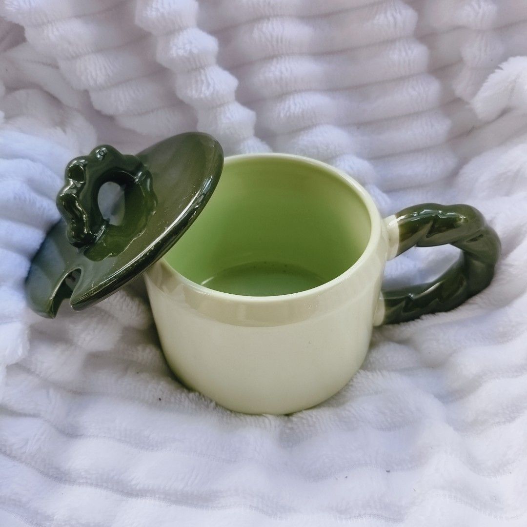 Matcha Green Ceramic Mug with Lid (Category: Coffee & Tea Tableware) located in Bontoc. Submitted by shaneebhee (Listing ID 1447751734, Image 2). Description: .