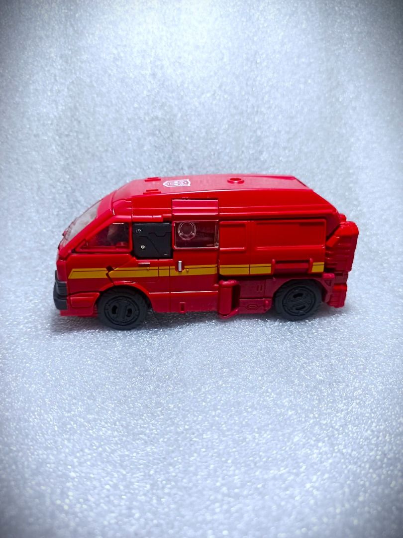 MISB EARTHRISE IRONHIDE Hasbro Deluxe Class Autobot Transformers (Category: Action & Battle Toys) located in Pasay City. Submitted by Chariselyn (Listing ID 1454726262, Image 3). Description: MISB EARTHRISE IRONHIDE (2,300+sf) Hasbro Deluxe Class Autobot Transformers Series: War for Cybertron Trilogy, 2020 Scale: 6 inches Stock: 1 Condition: 10/10 Issues: 0 Accessories: complete, no manual Mode of Payment: GCash or through your rider Shipping opt