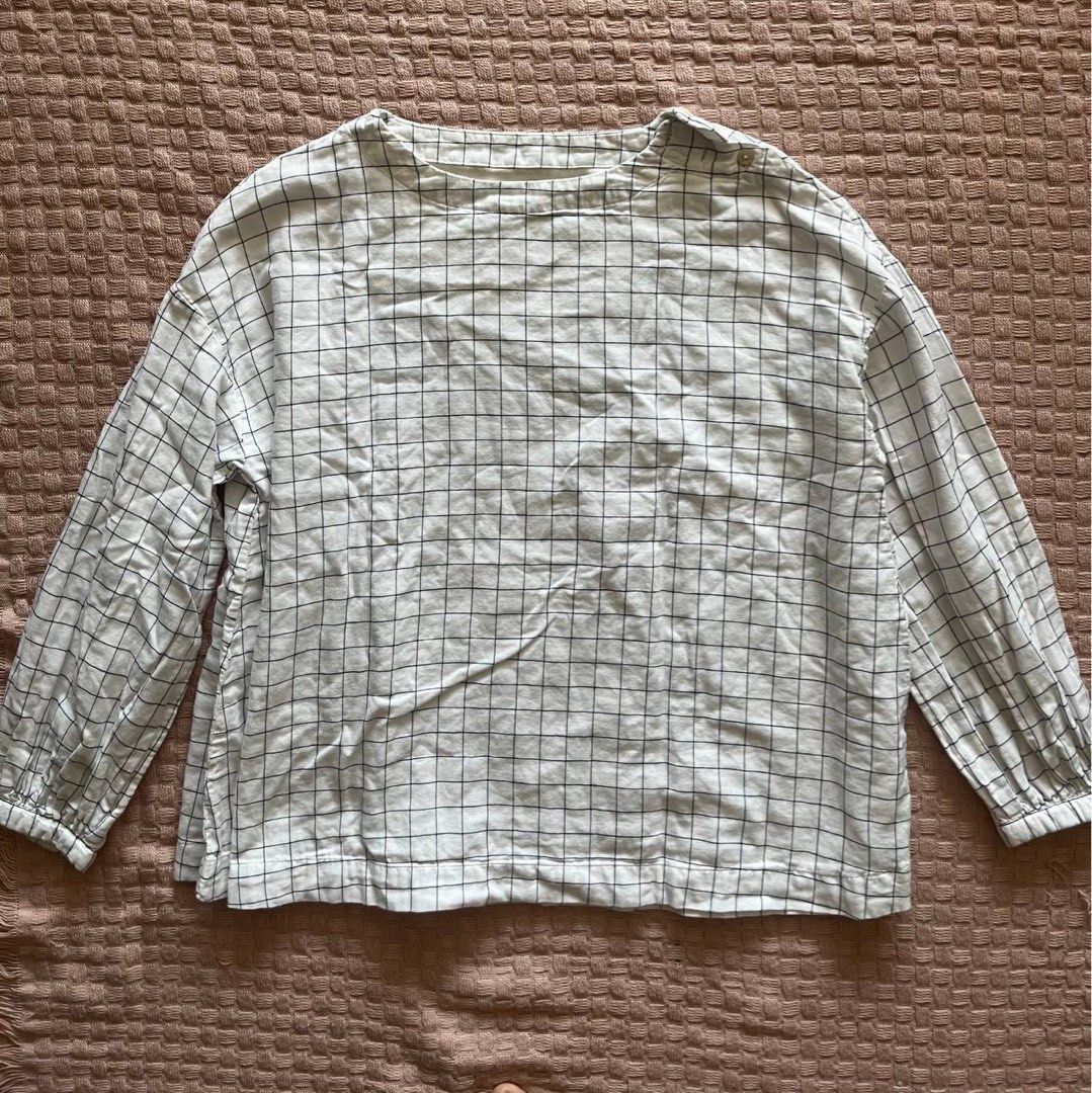 Muji Grid Top - M (Category: Blouses) located in Mandaluyong City. Submitted by beangoose (Listing ID 1454584068, Image 1). Description: .