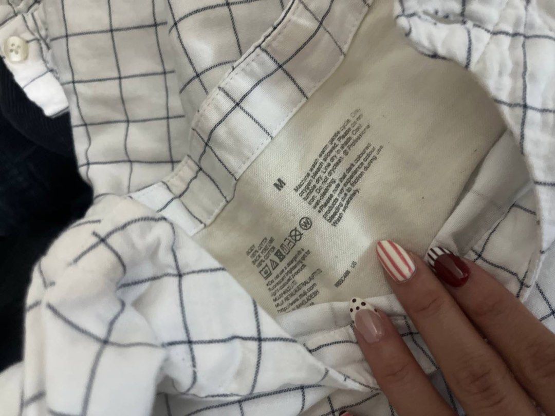 Muji Grid Top - M (Category: Blouses) located in Mandaluyong City. Submitted by beangoose (Listing ID 1454584068, Image 2). Description: .