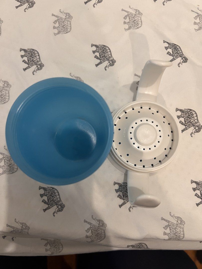 Munchkin Miracle 360 Sippy Cup Blue (Category: Weaning & Toddler Feeding) located in Muntinlupa City. Submitted by psm.seconds (Listing ID 1454563186, Image 3). Description: - Blue Munchkin Miracle 360 sippy cup - Easy-grip handles for little hands - Spill-proof design to prevent messes - Simple to clean - Ideal for transitioning from bottles.