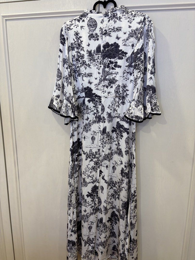 Needle & thread (Category: Dresses) located in Singapore. Submitted by cho66 (Listing ID 1454690856, Image 2). Description: .