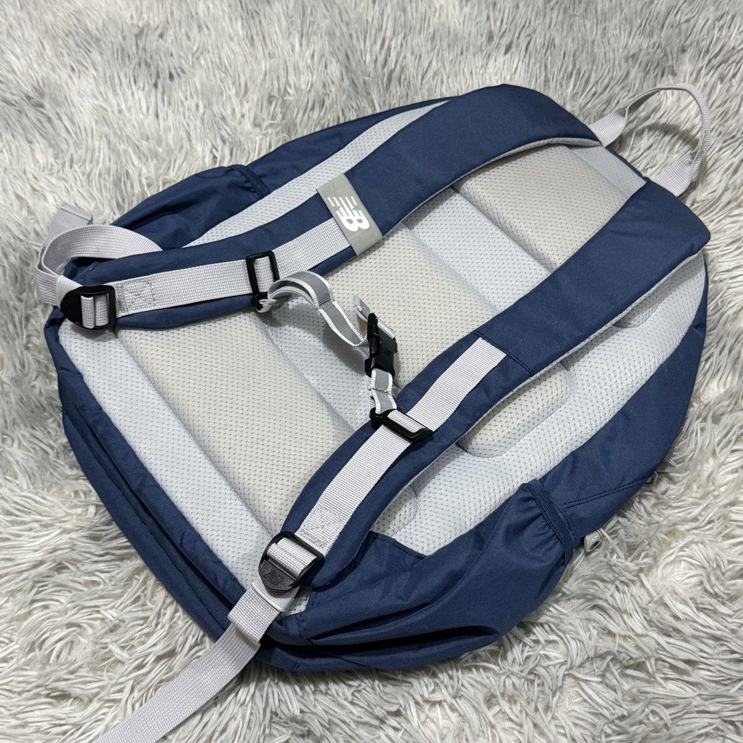 New Balance Bagpack (Category: Backpacks) located in Cavite. Submitted by acentials (Listing ID 1454590180, Image 3). Description: New Balance Bagpack bnew Php 998.